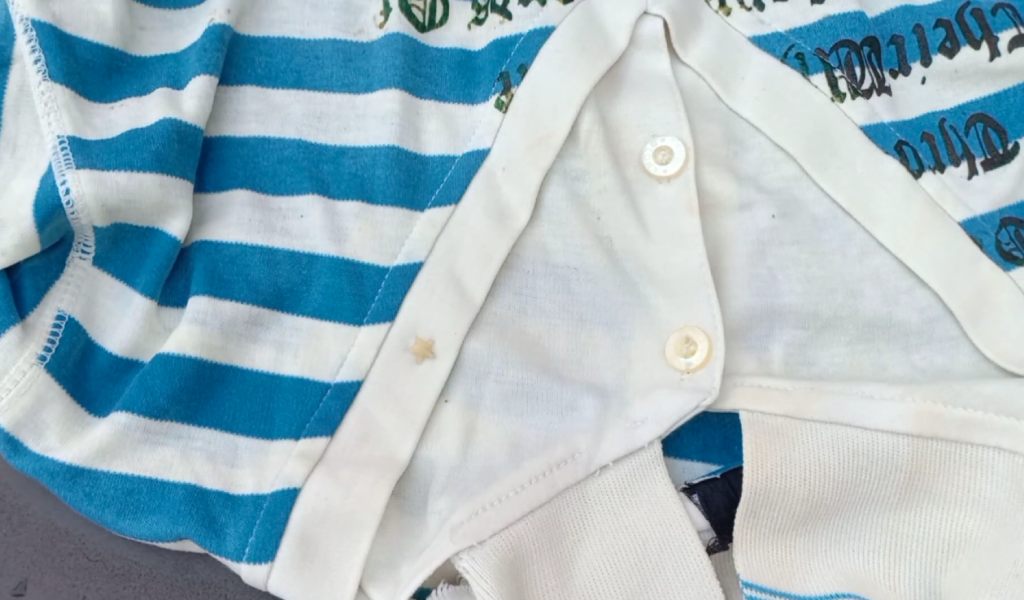 how to get smells out of clothes without washing