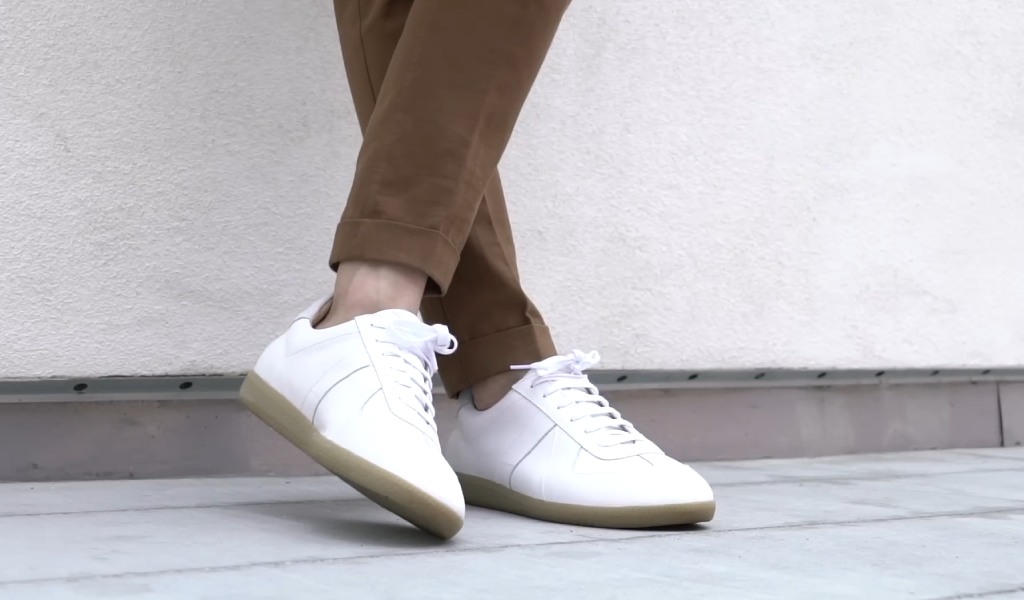 Stylish Outfit Ideas to Pair with White Sneakers
