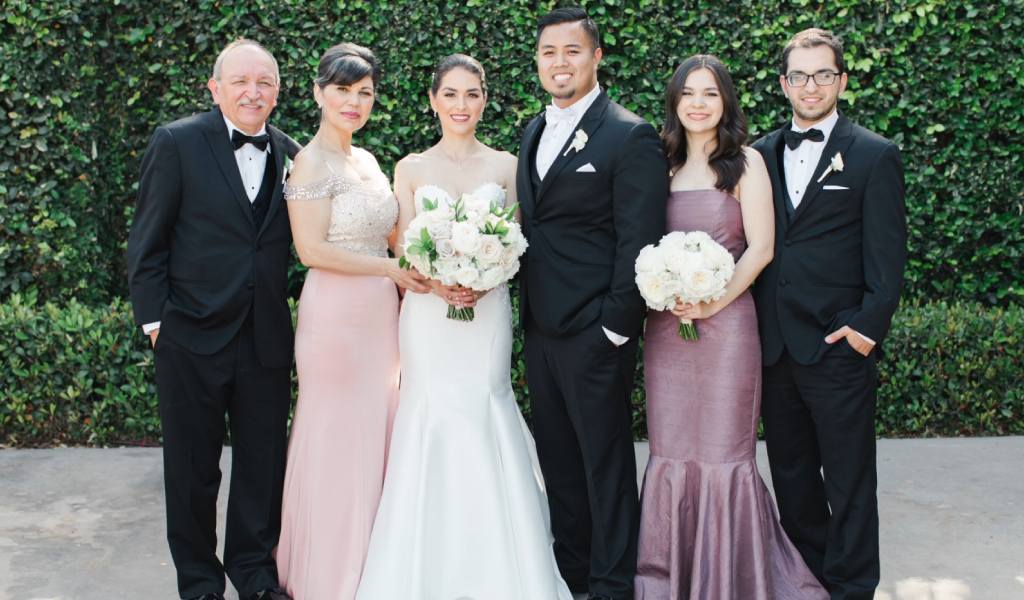 How to Match Your Mother of the Bride Dress with Wedding Theme