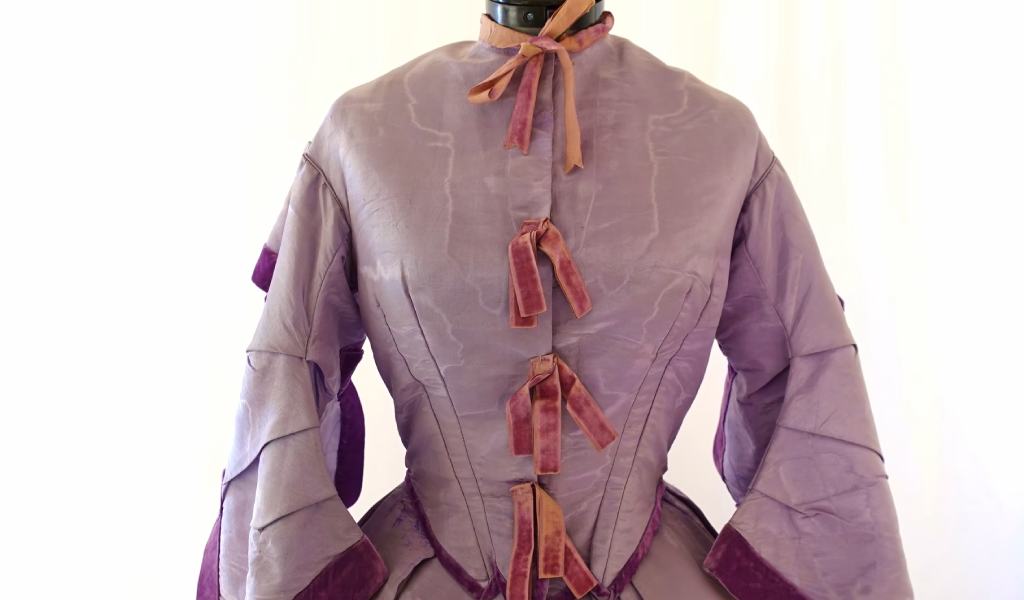 Traditional Clothing in Tasmania