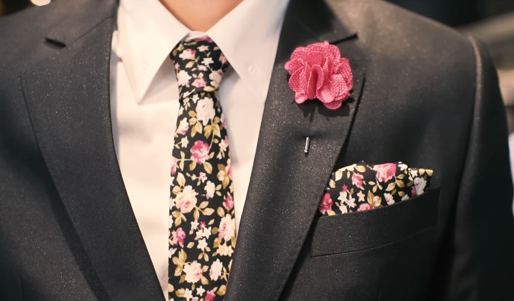 Does Cocktail Attire Require a Tie
